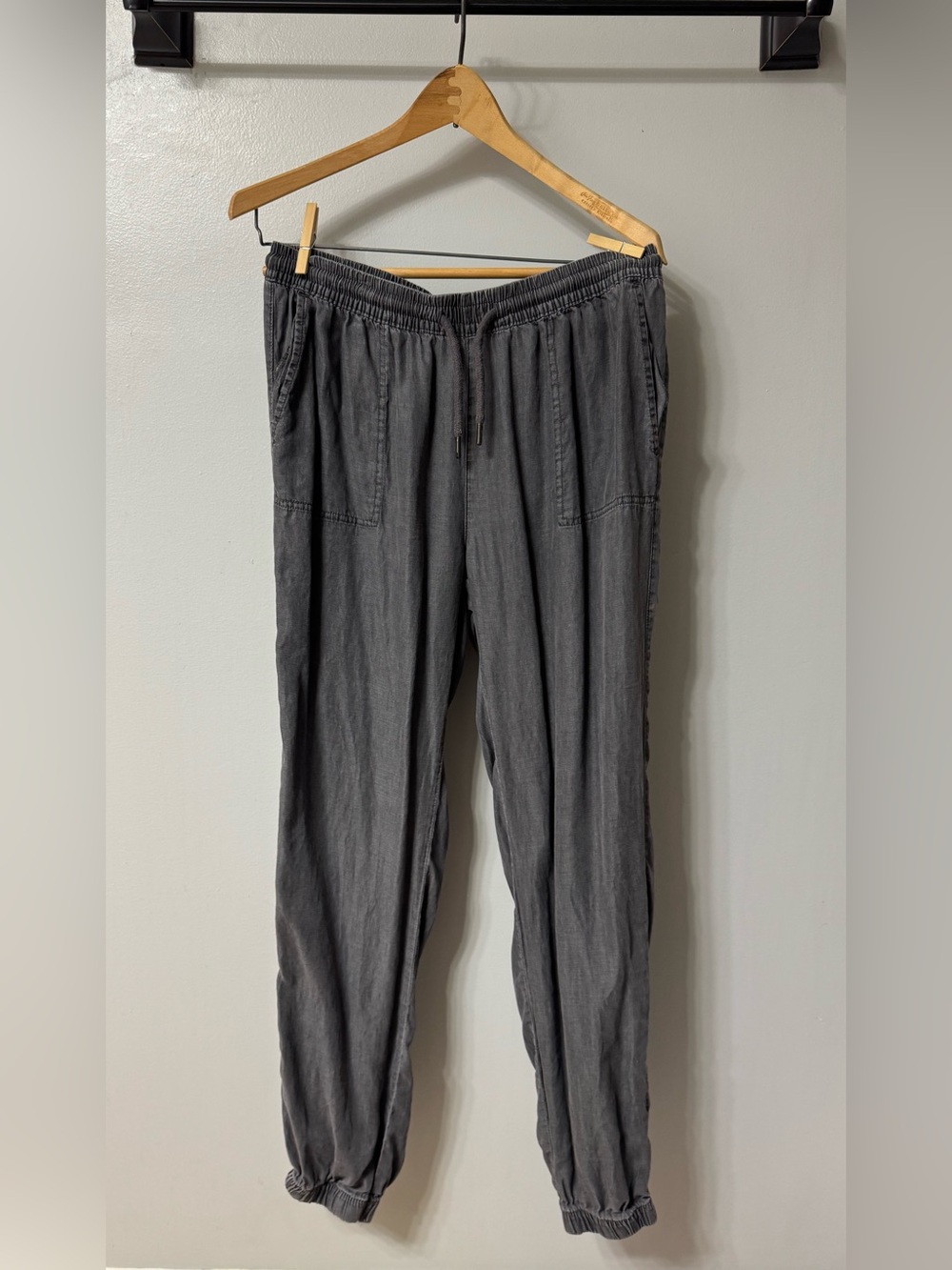 Serra women’s Drawstring Joggers in Charcoal Small